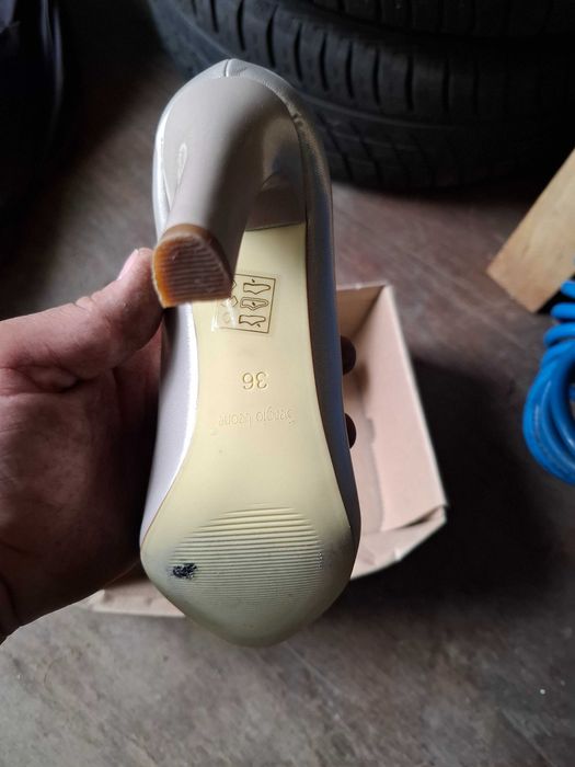 Buty na obcasie perłowe piekne r36