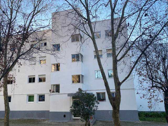 Apartamento T3 – Carnide, Rua Manuela Porto - totalmente remodelado, em zona de excelência.