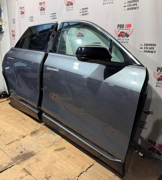 Двері праві взборі дзеркало Каділак Кадиллак Cadillac Lyriq 2023 -2025