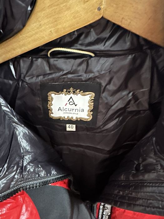 Зимова куртка , пуховик.