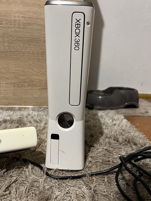 xbox360 biały jesli ktos jest zainteresowany prosze pisac