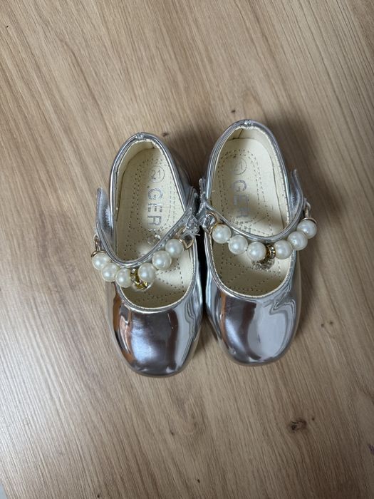 Туфельки, мешти, туфлі дитячі