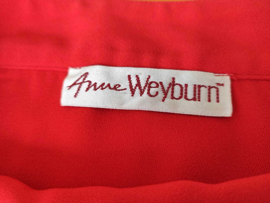 Saia vermelha da Anne Weyburn