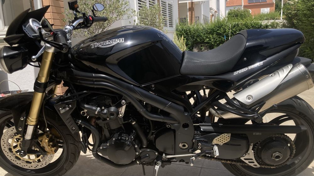 Triumph speed triple 1050