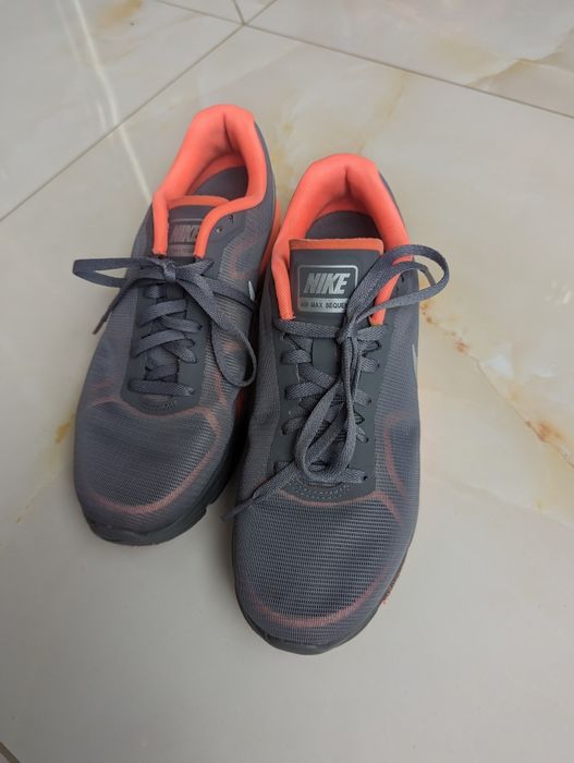 Nike кросівки 26 см.  стан нових