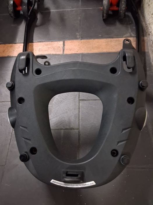 Top case givi v46 com base