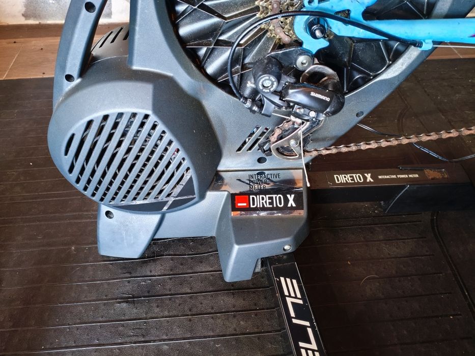 Rolo de treino Elite Direto X – a funcionar perfeitamente e usado no Zwift e Mywoosh, com kit de manutenção incluido