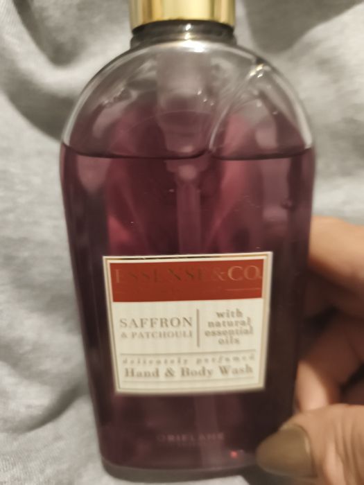 Perfumowany żel do rąk z olejkiem Essense &Co. 300 ml. Oriflame