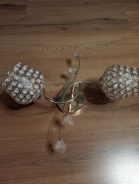 Продам люстру с лампочками