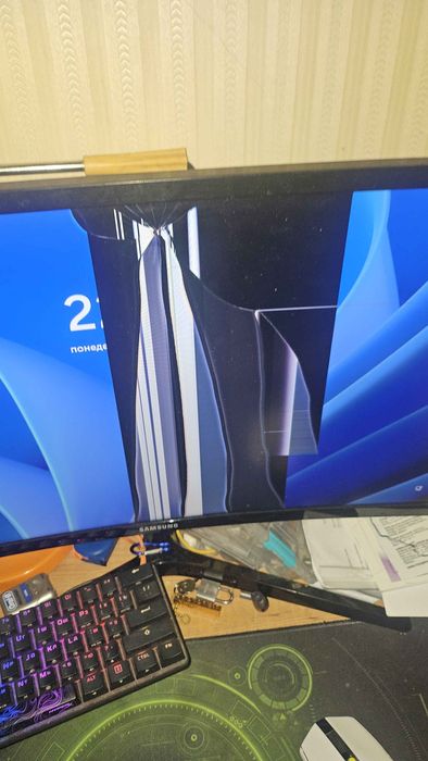 Монитор Samsung C24RG50FZI