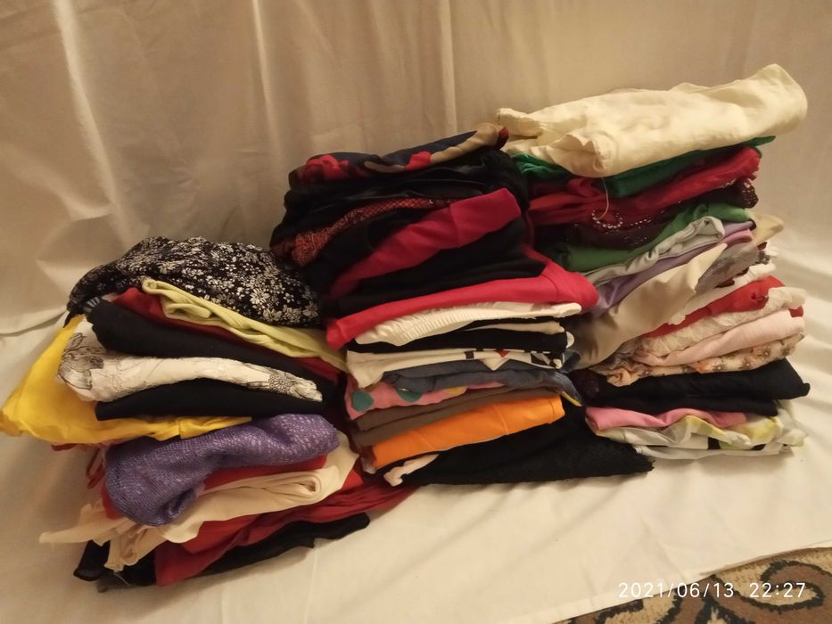 Mega paka ubrań BLUZKI KOSZULKI gł. rozm. S - 69 sztuk po 2 zł!