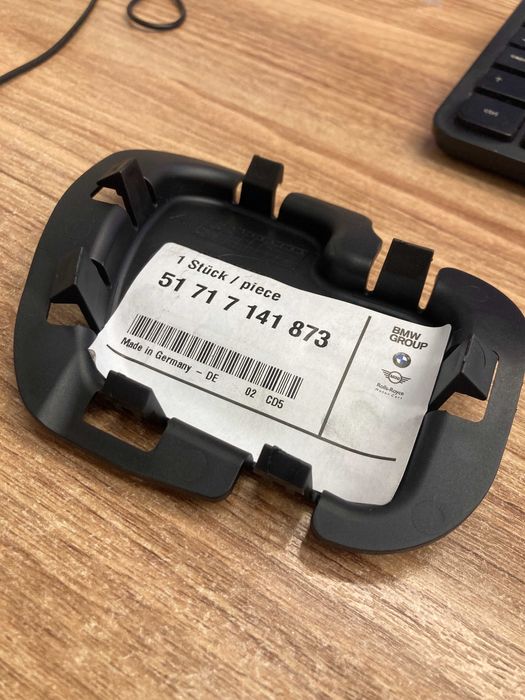 Заглушка в лівий локер BMW 51717141873