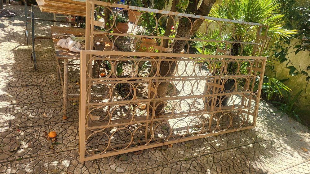 Garrafeira para 100 garrafōes,em 2 partes tudo em ferro