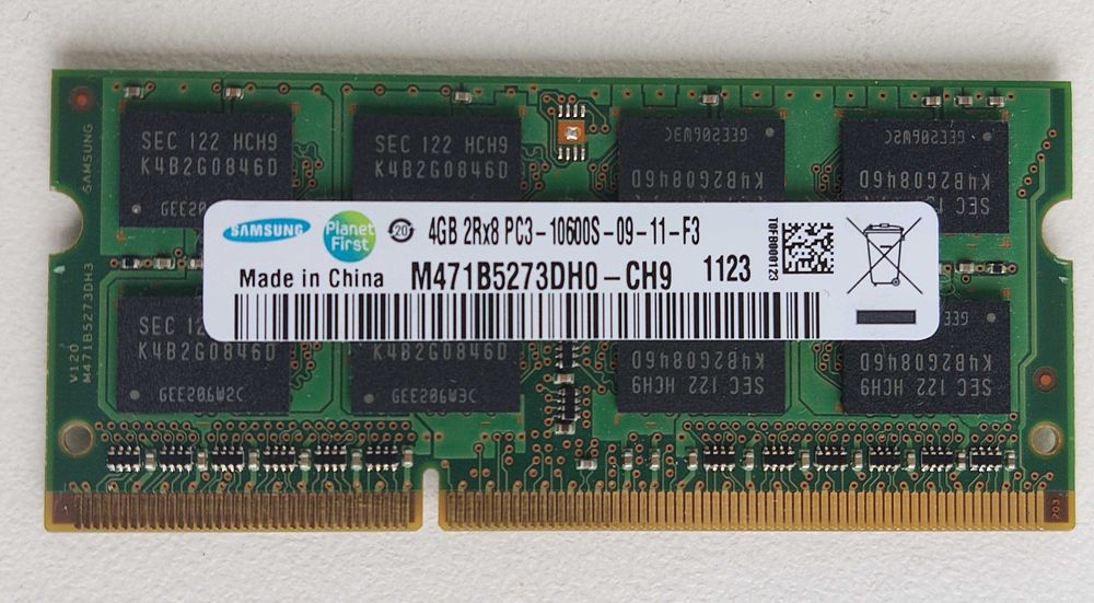 Процесор Intel Core i5 2410M (SR04B), оперативна пам'ять DDR3 2Gb, 4Gb