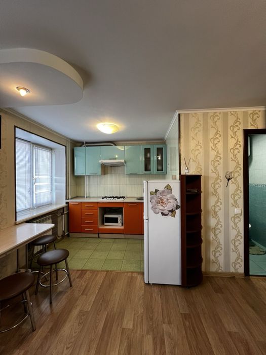 2 км. ВЕЛИКИЙ ВИБІР. По добово. . Центр міста. Жд. Авто вокзали