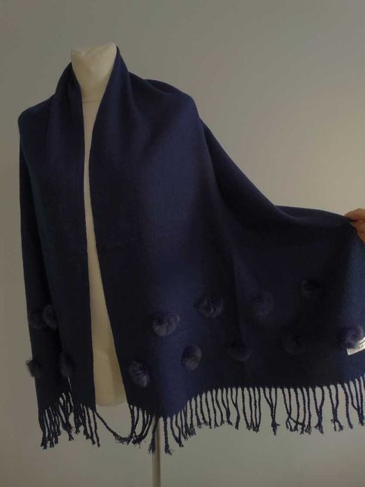 Szal z Wełny Pashmina Duży Zdobiony Wełną Królika Granatowy Kolor