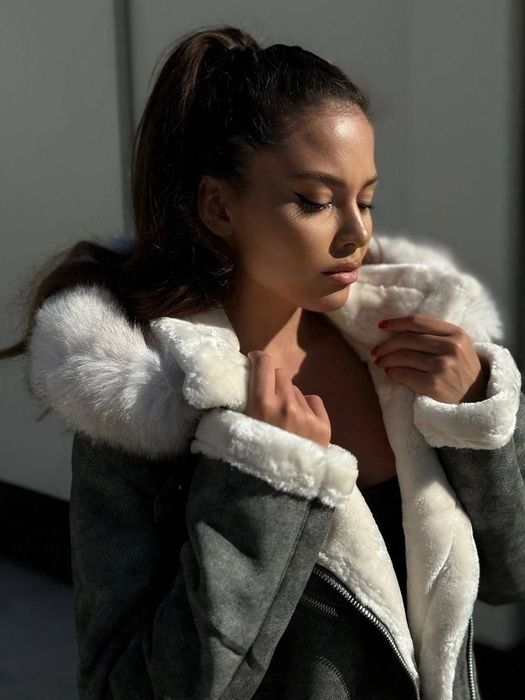 Жіноча дублянка подовжена з капюшоном