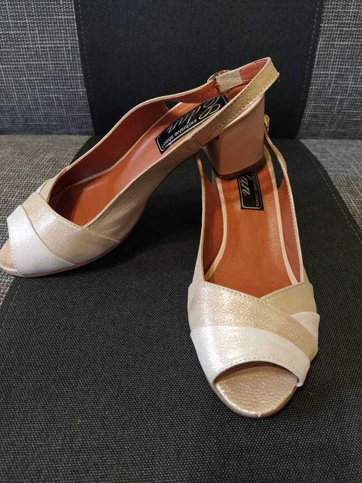 Босоніжки шкіряні 38р.