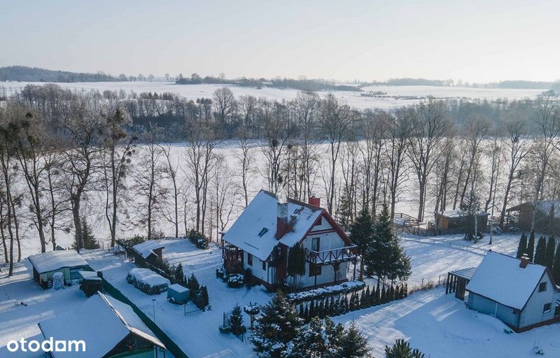 Dom z linią brzegową jez. Pozorty.