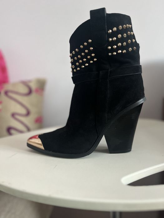 Śliczne kowbojki  r. 38