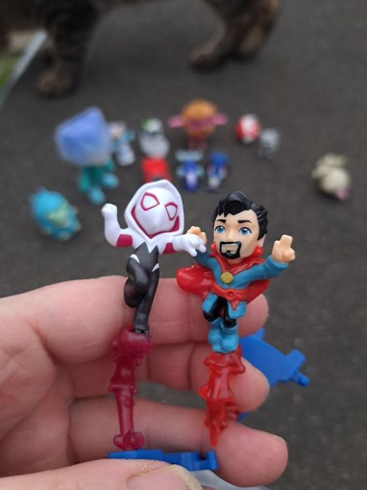 Фігурки з кіндера.