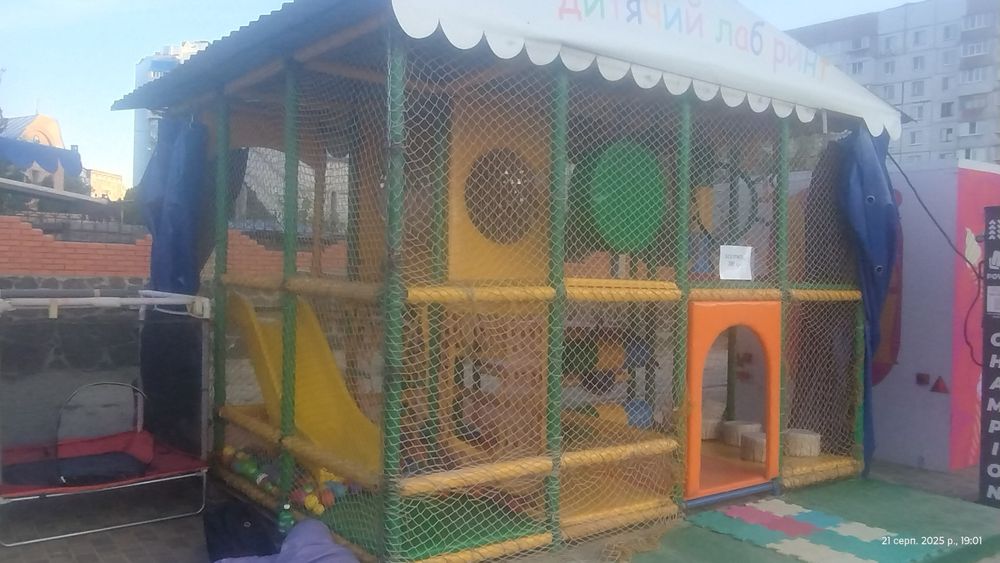 Дитячий розважальний комплекс(Батут,рибалка,лабіринт)