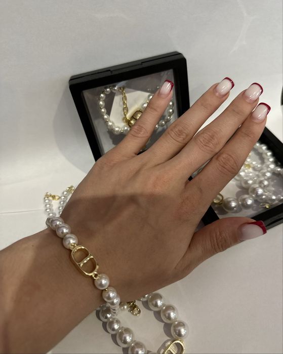 Браслет з перлинками .