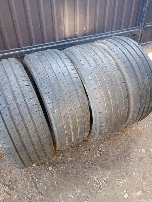 Продам літню гуму 215-50R17