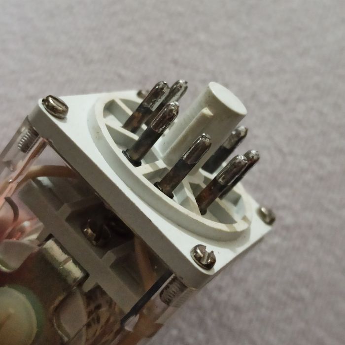 Przekaźnik elektromagnetyczny R15 2PDT 10A 24V
