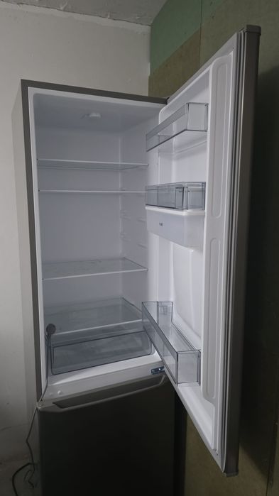 Frigorífico combinado c/ dispenser de água - garantia 3 anos