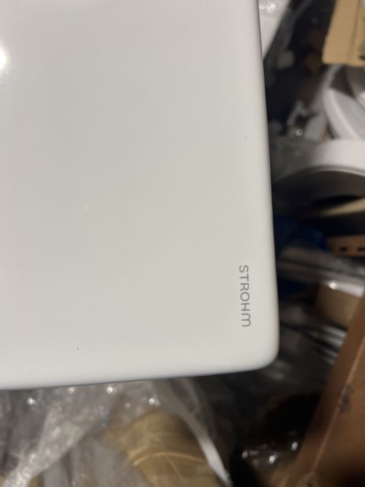 Sanita Complletamente Nova Rimless