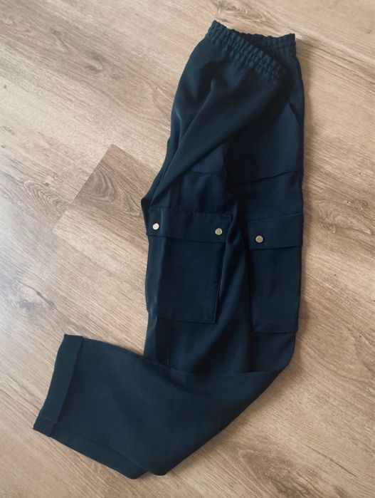Czarne spodnie cargo bojówki z kieszeniami H&M XS