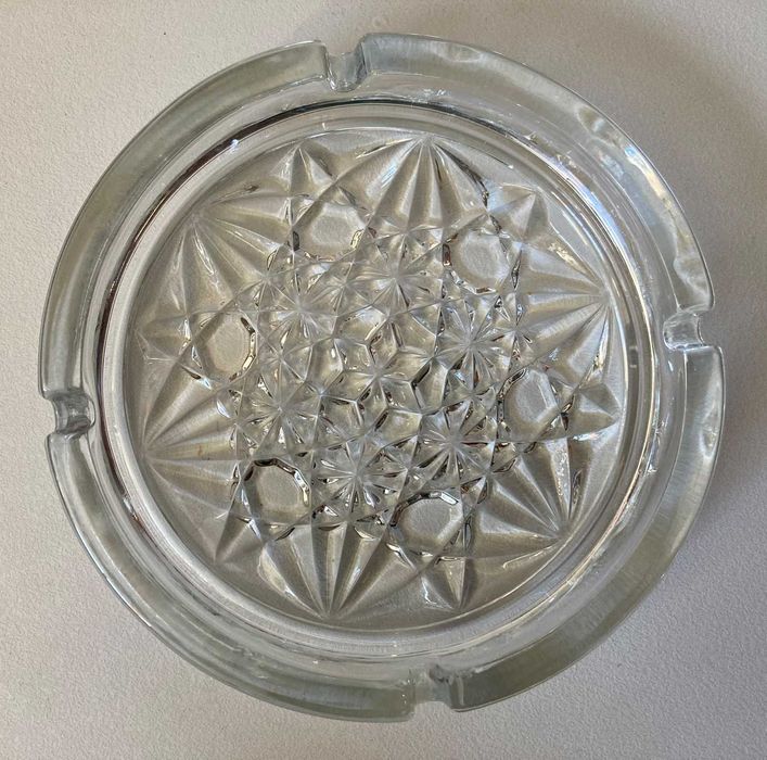 Cinzeiro de Vidro (~14cm diâmetro)