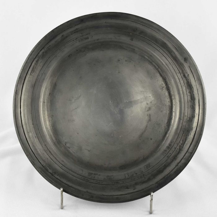 Jarro com tampa e bandeja em estanho puro I. Benor