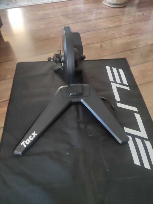 Trenażer Tacx Flux SMART