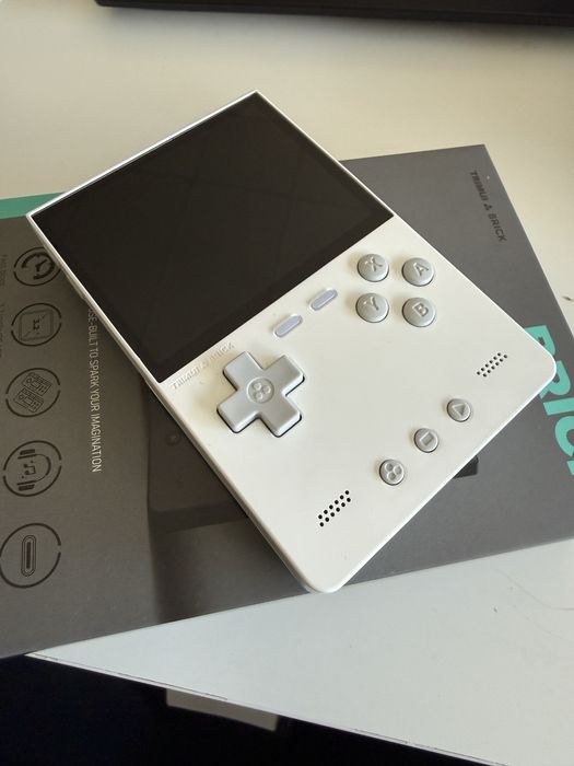Retro Konsolka TRIMUI Brick