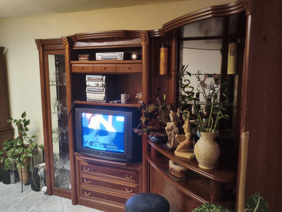 Conjunto Sala- mesa e cadeiras, louceiro, estante, aparador e bar