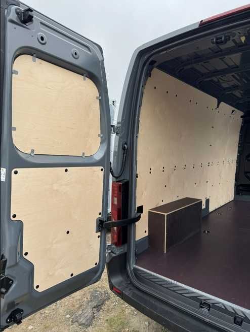 Zabudowa RENAULT MASTER L3H2 ze sklejki