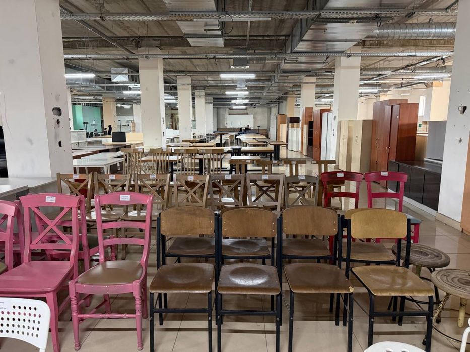 РОЗПРОДАЖ меблів для кафе та ресторанів