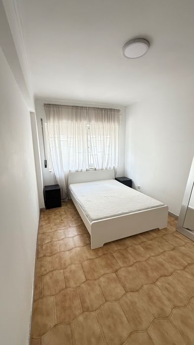 Quarto para Arrendar em Odivelas – 15 Minutos do Metro