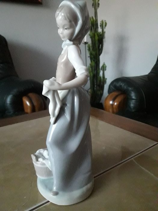 Porcelanowa figurka Nao Lladro Hiszpania