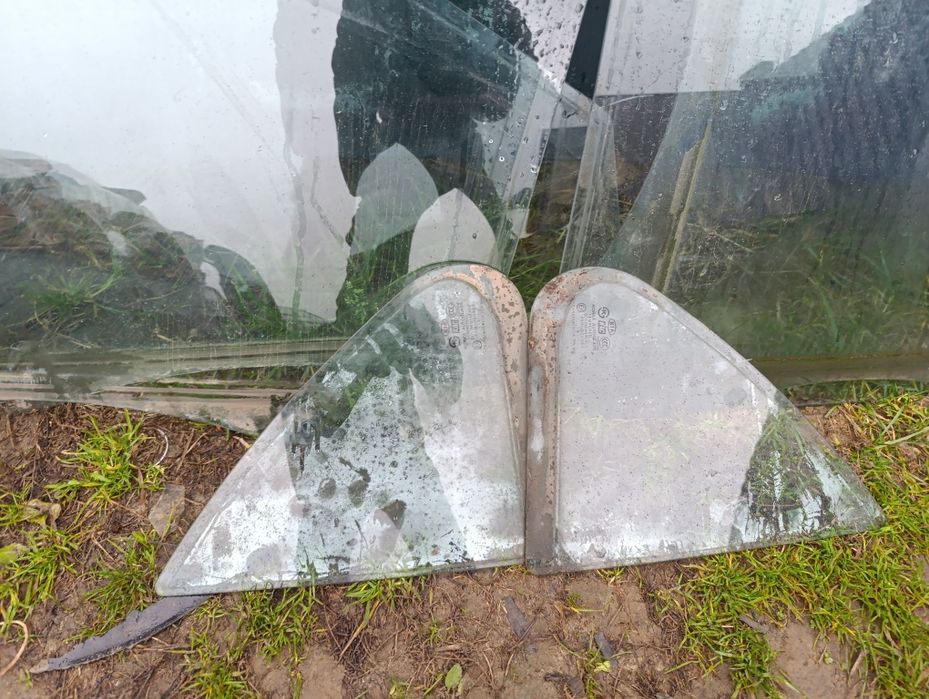 Скло стекло дверей Kia Sorento 1 Соренто 1