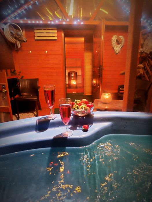 Domek z kominkiem,jacuzzi,sauna,jezioro