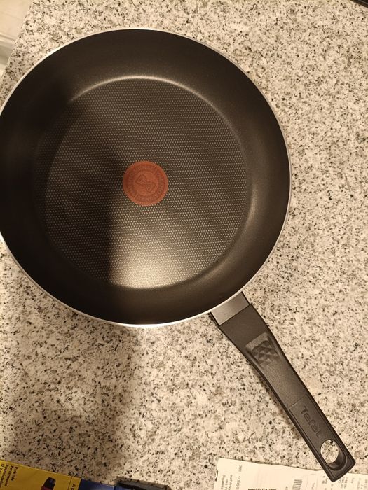 Frigideira 28cm Tefal, Nova
