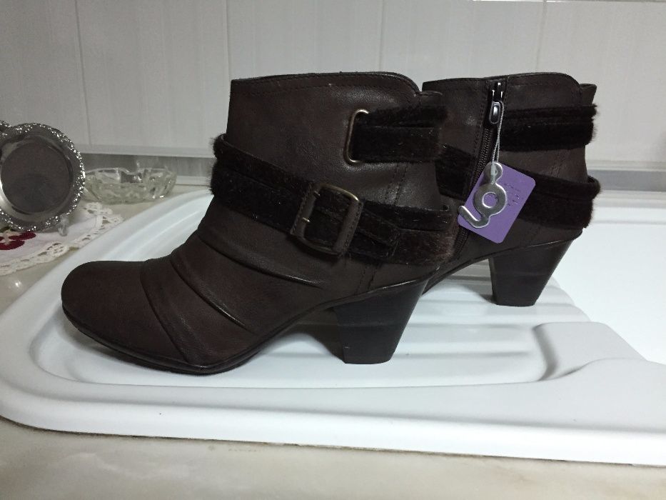 Botas castanhas Nº 36 NOVAS
