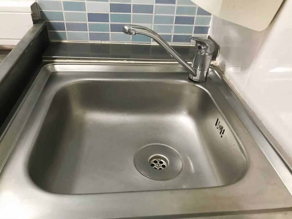 Balcão de inox com lavatório