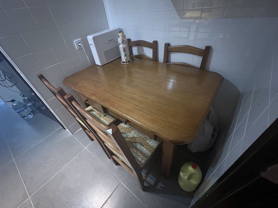 Mesa mais 4 cadeiras