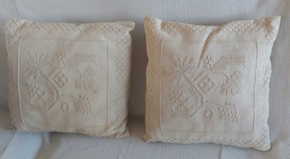 Conjunto 2 almofadas (novas)