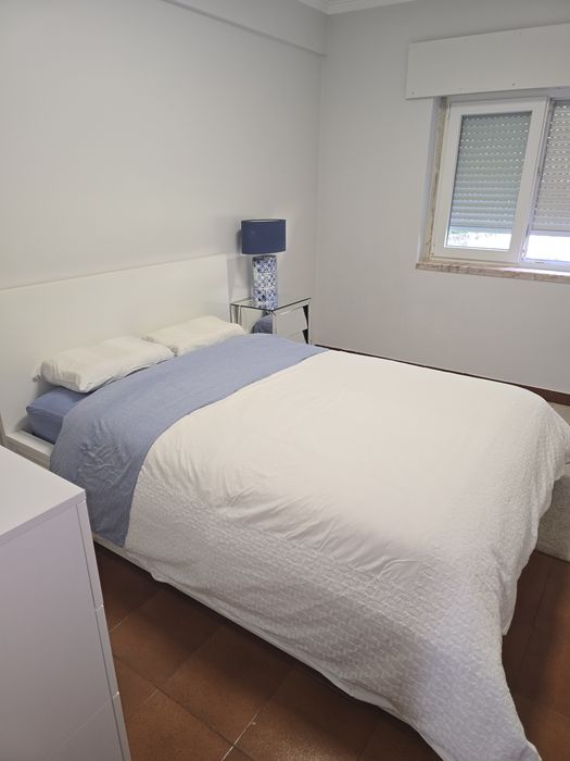 Quarto aluga-se em Carcavelos