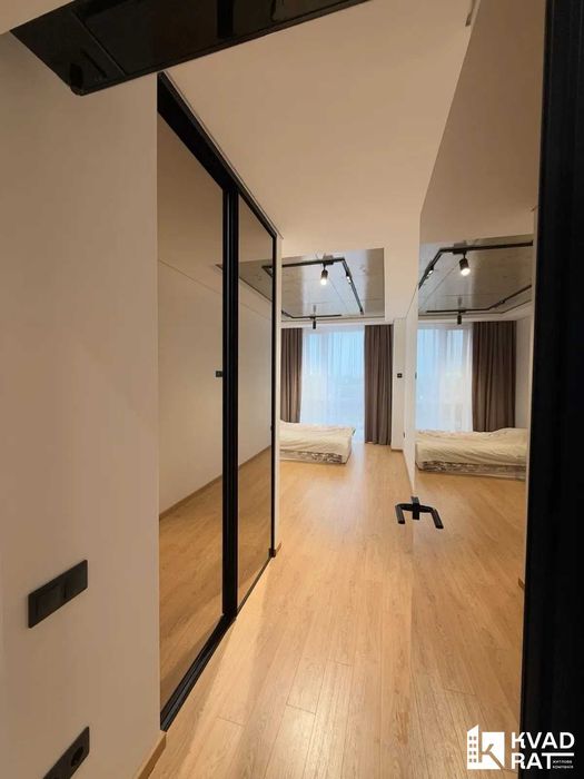 Продаж 2-кімнатної квартири з великою кухнею-студією